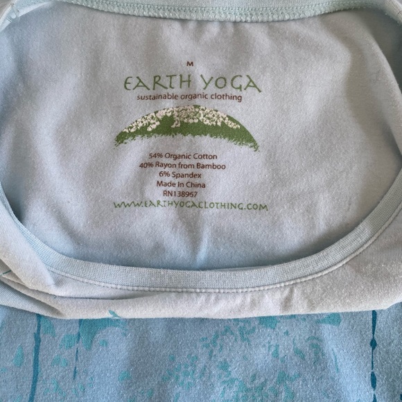 🌷3/$25 Ladies yoga t-shirt - Picture 2 of 4